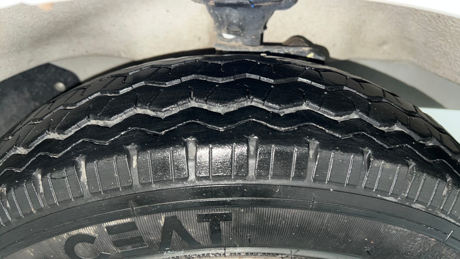 Used 2022 Maruti Suzuki Eeco 5 STR AC (O) Petrol Manual tyres RIGHT FRONT TYRE TREAD VIEW