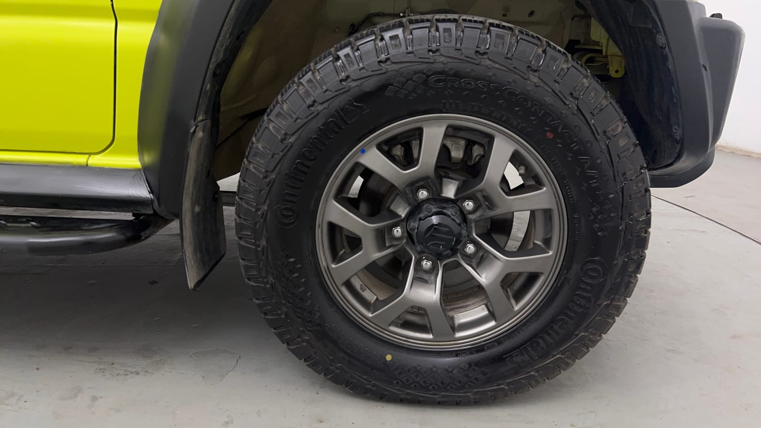 Used 2023 Maruti Suzuki Jimny Alpha AT Petrol Automatic tyres RIGHT FRONT TYRE RIM VIEW