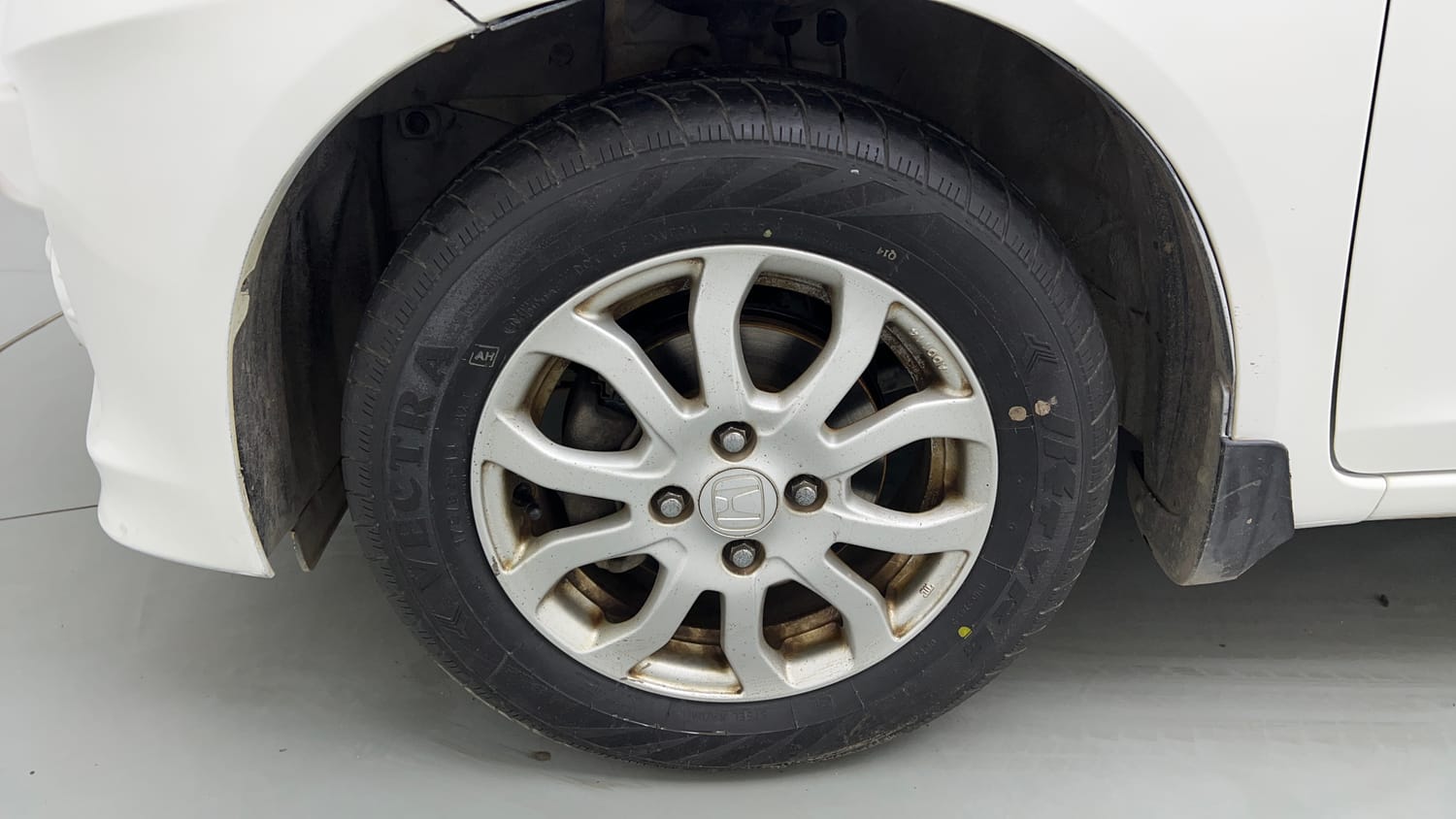 Used 2016 Honda Amaze 1.2 VX AT i-VTEC Petrol Automatic tyres LEFT FRONT TYRE RIM VIEW