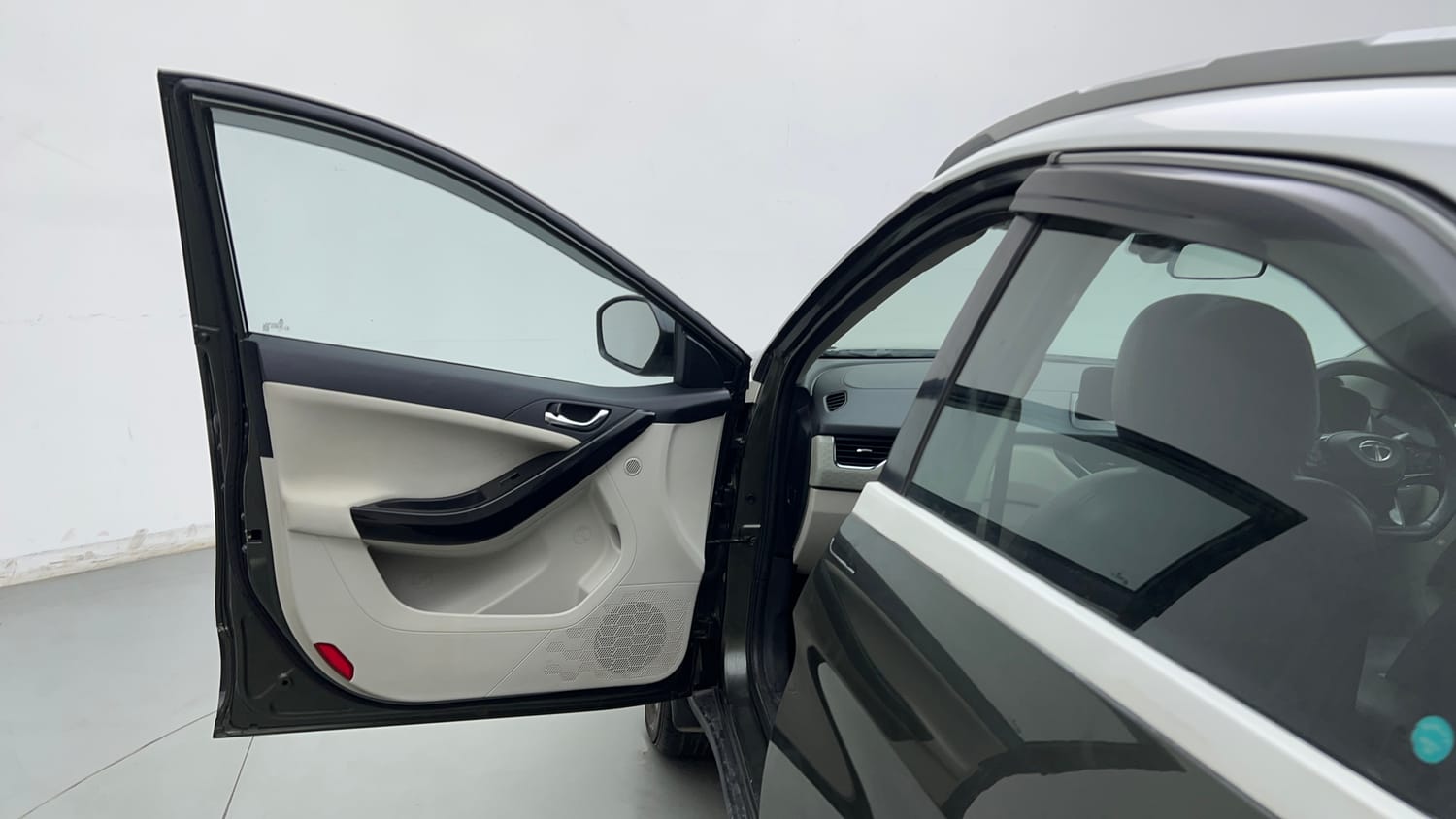 Used 2020 Tata Nexon XZ Plus (O) Petrol Manual interior LEFT FRONT DOOR OPEN VIEW