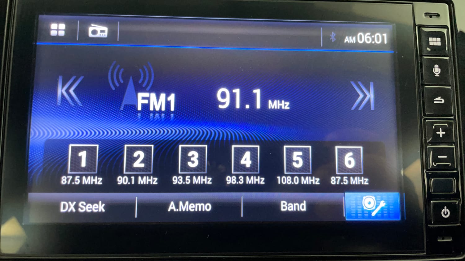 Used 2022 Honda WR-V SV MT Petrol Petrol Manual top_features Touch screen infotainment system