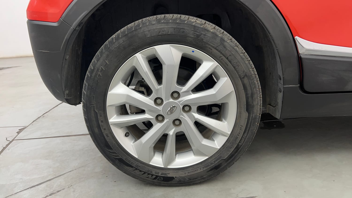 Used 2019 Mahindra XUV 300 1.5 W8 Diesel Manual tyres RIGHT REAR TYRE RIM VIEW