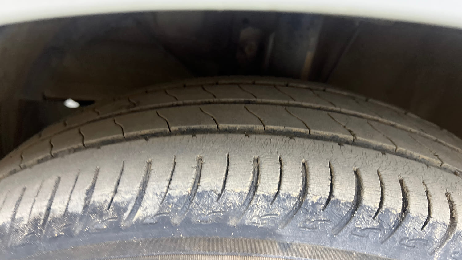 Used 2021 Maruti Suzuki New Ertiga VXi AT Petrol Automatic tyres LEFT FRONT TYRE TREAD VIEW