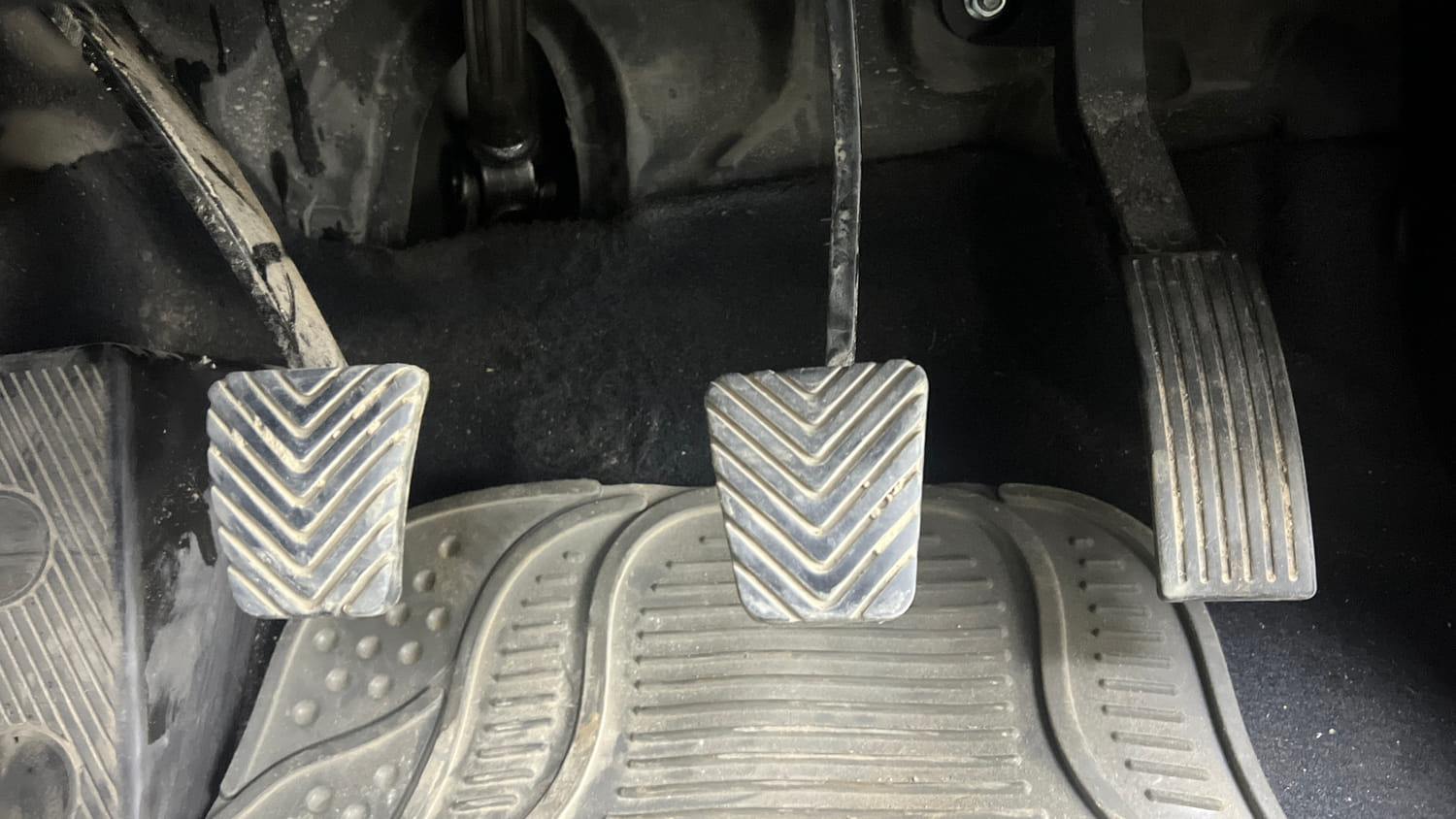 Used 2015 Hyundai Elite i20 Asta 1.2 Petrol Manual interior PEDALS VIEW