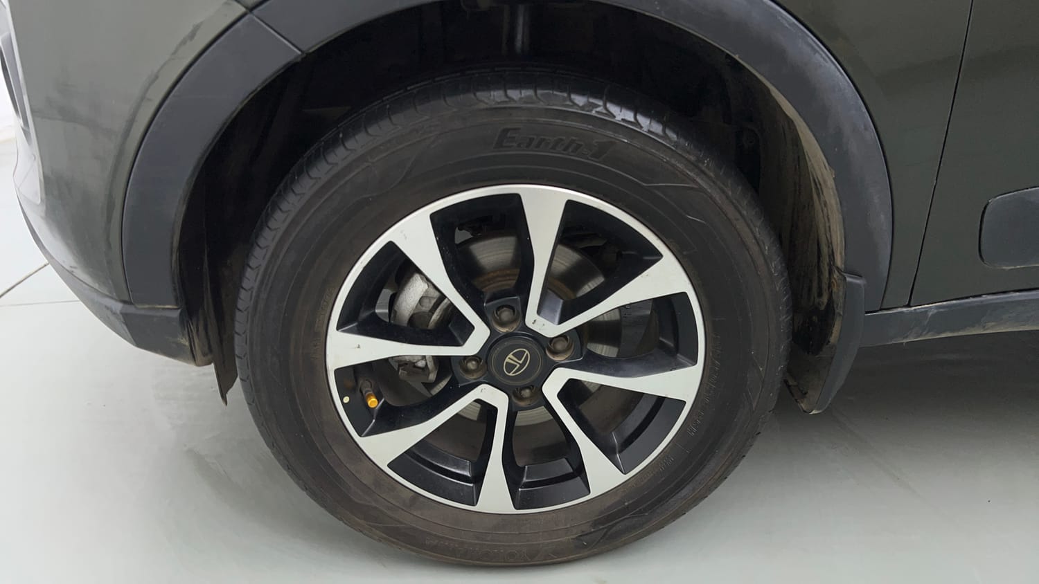 Used 2020 Tata Nexon XZ Plus (O) Petrol Manual tyres LEFT FRONT TYRE RIM VIEW