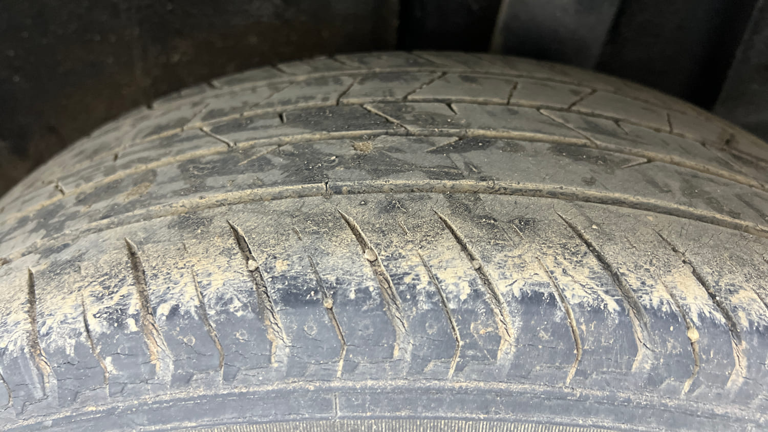 Used 2022 Nissan Magnite XV Turbo Petrol Manual tyres LEFT REAR TYRE TREAD VIEW