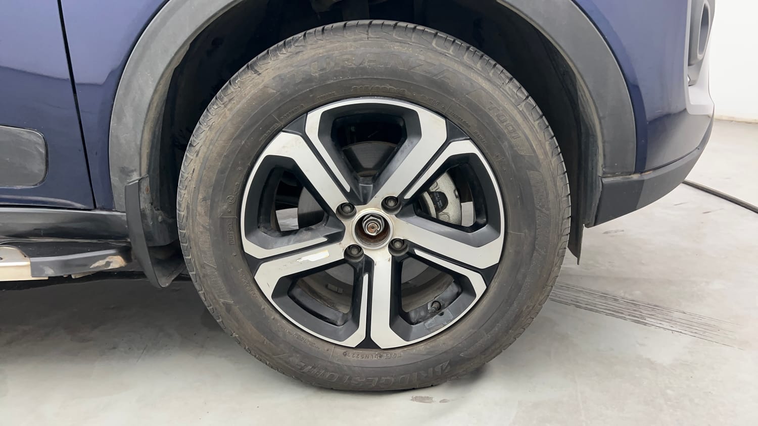 Used 2023 Tata Nexon XZ Plus LUXS Diesel Diesel Manual tyres RIGHT FRONT TYRE RIM VIEW