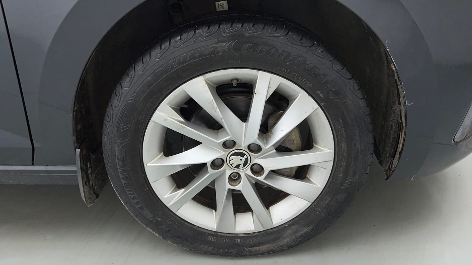 Used 2022 Skoda Slavia Ambition 1.0L TSI MT Petrol Manual tyres RIGHT FRONT TYRE RIM VIEW