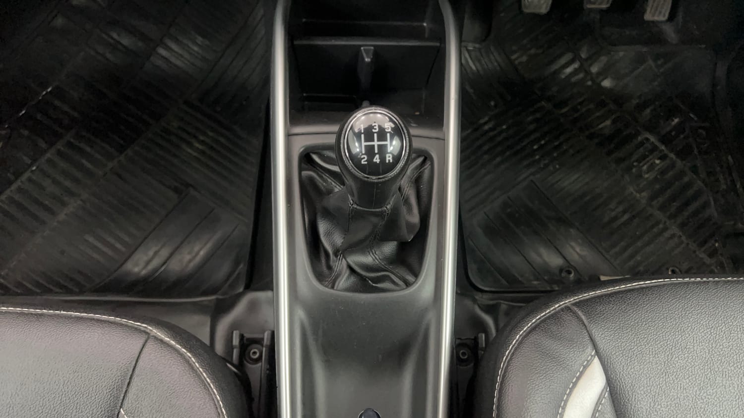 Used 2018 Maruti Suzuki Baleno Alpha 1.2 Petrol Manual interior GEAR  KNOB VIEW