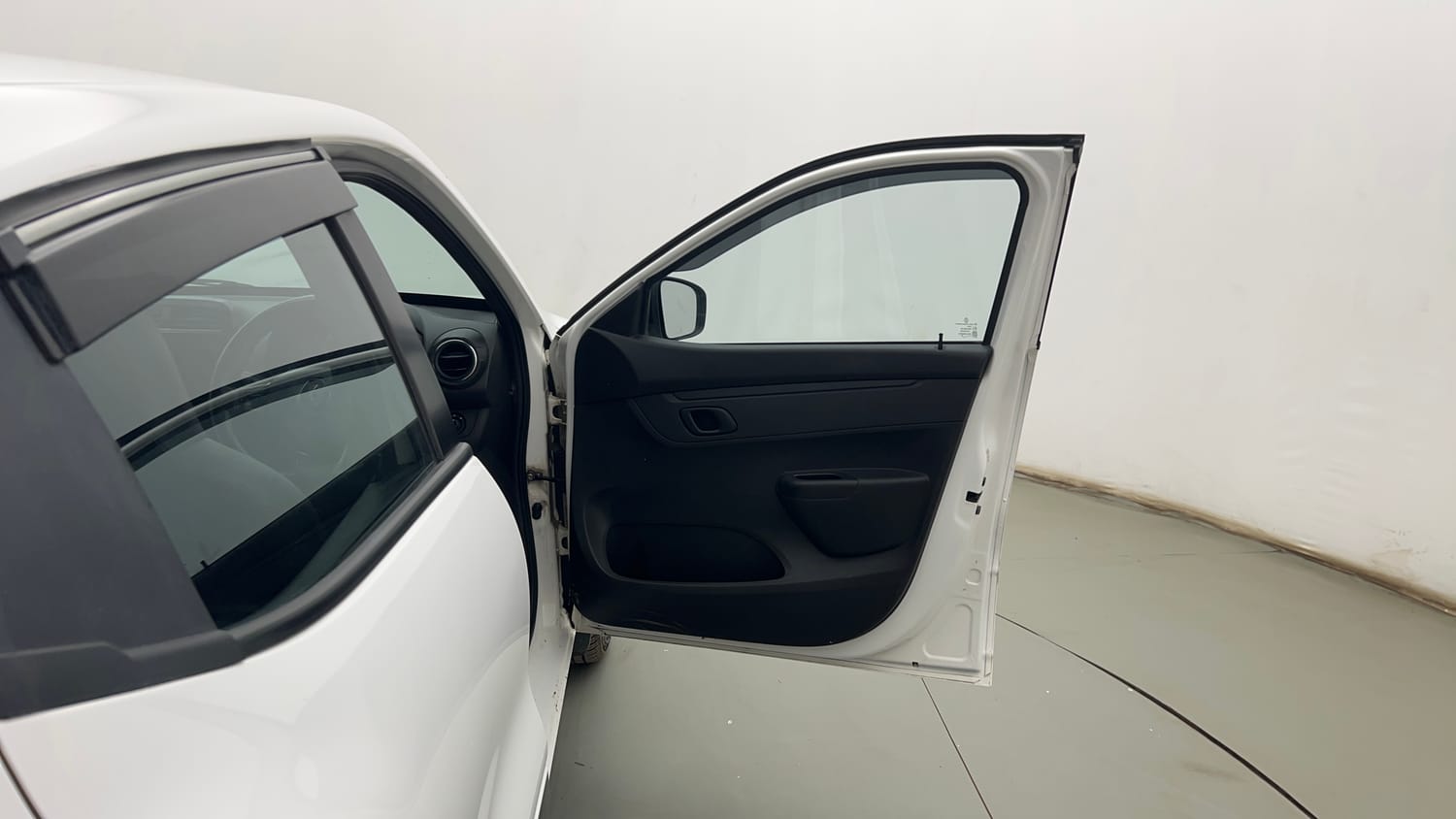 Used 2024 Renault Kwid RXT 1.0L Petrol Manual interior RIGHT FRONT DOOR OPEN VIEW