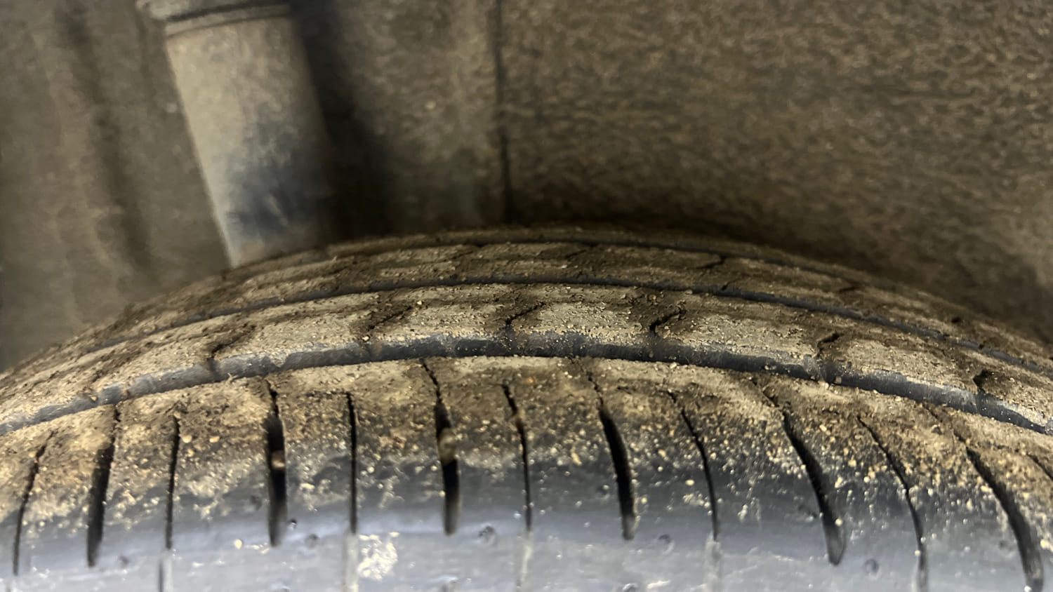 Used 2024 Maruti Suzuki Ignis Alpha 1.2 AMT Petrol Automatic tyres RIGHT REAR TYRE TREAD VIEW