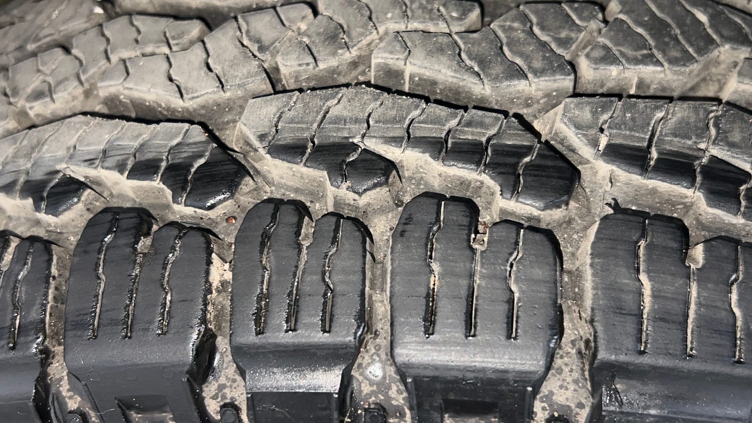Used 2023 Maruti Suzuki Jimny Alpha AT Petrol Automatic tyres LEFT FRONT TYRE TREAD VIEW