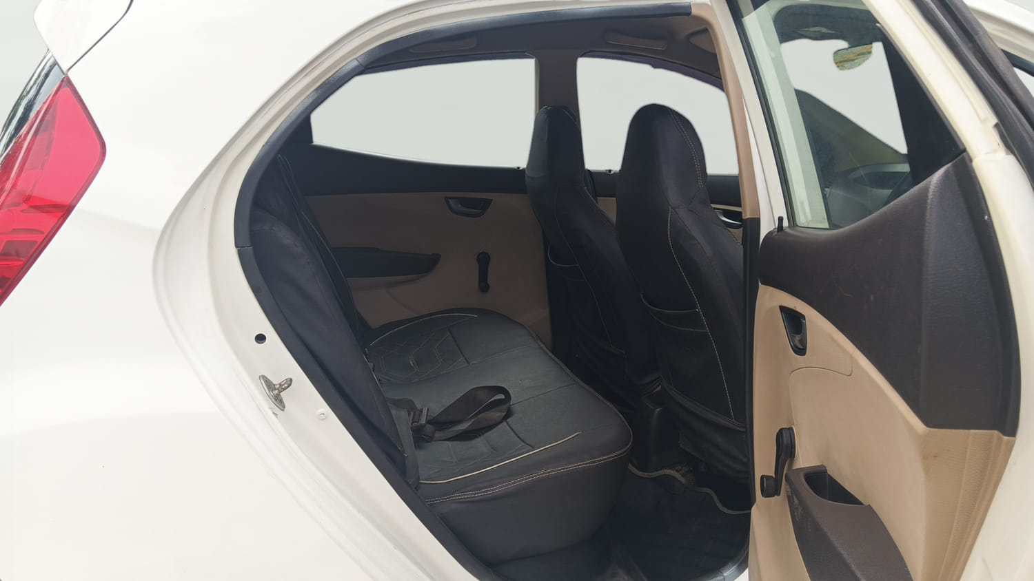 Used 2017 Hyundai Eon Sportz Petrol Manual interior RIGHT SIDE REAR DOOR CABIN VIEW