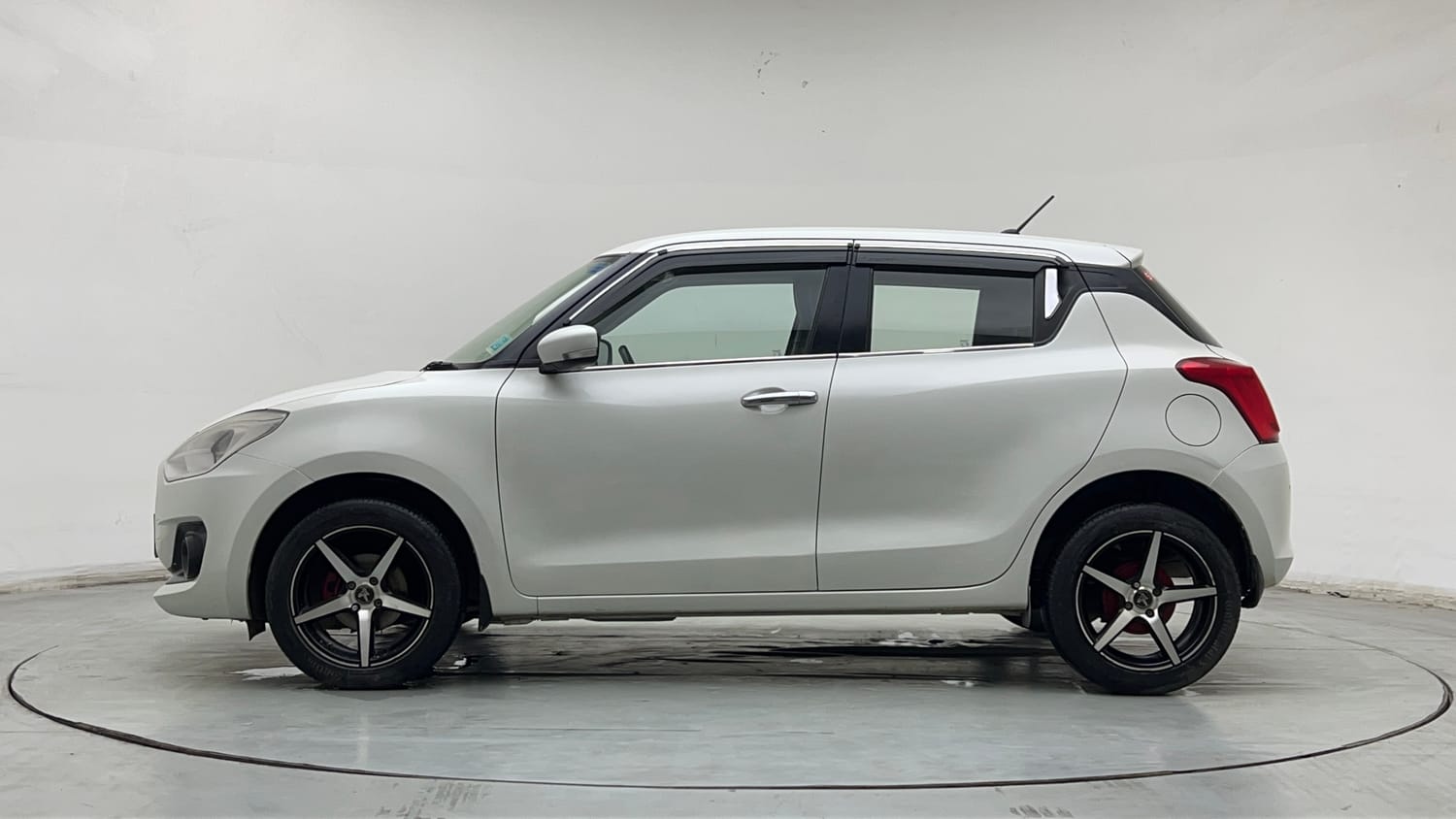 Used 2021 Maruti Suzuki Swift VXi AMT Petrol Automatic exterior LEFT SIDE VIEW