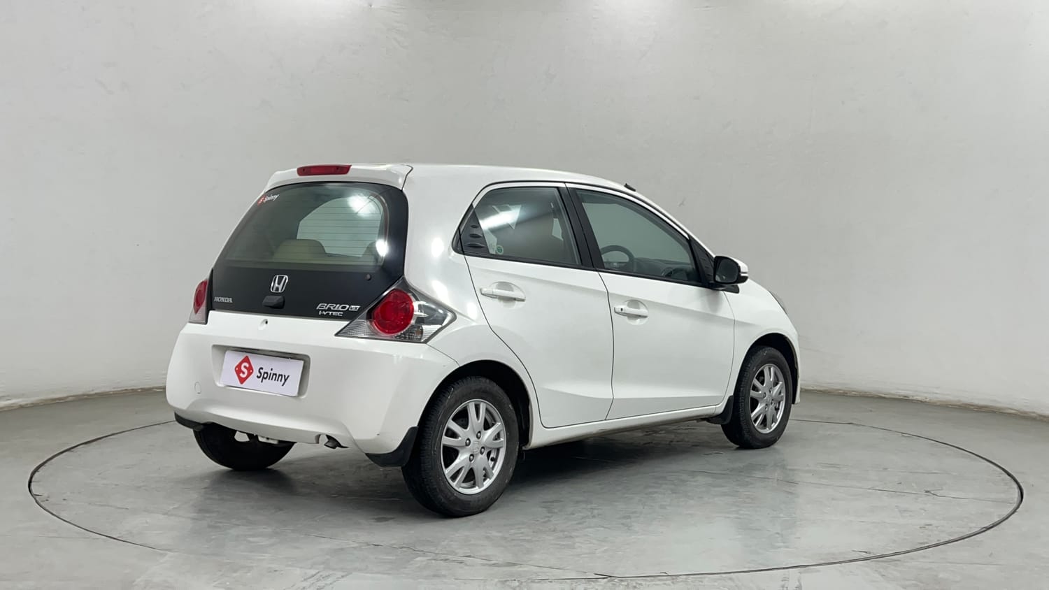 Used 2016 Honda Brio VX MT Petrol Manual exterior RIGHT REAR CORNER VIEW