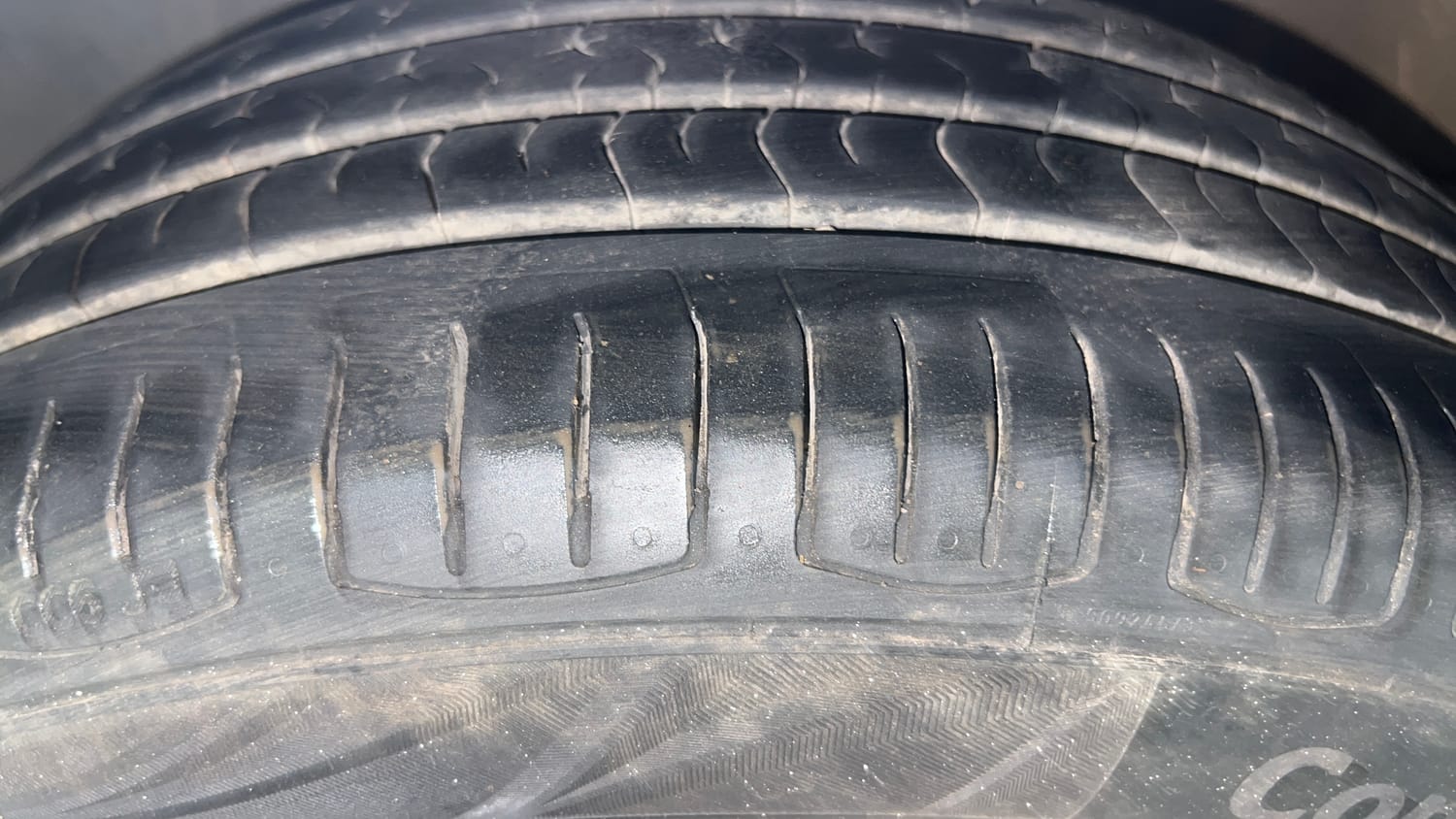 Used 2017 Volkswagen Polo Highline1.2L (P) Petrol Manual tyres LEFT FRONT TYRE TREAD VIEW