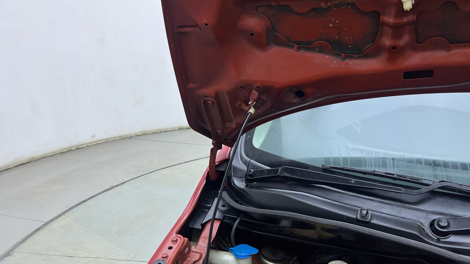 Used 2017 Maruti Suzuki Wagon R VXI+ Petrol Manual engine ENGINE RIGHT SIDE HINGE & APRON VIEW
