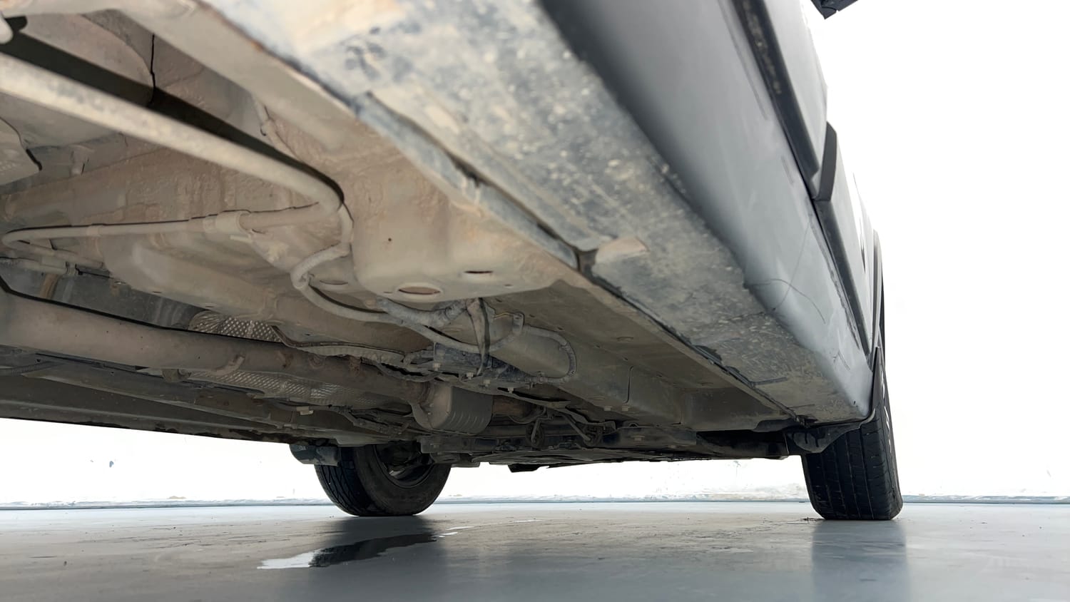 Used 2024 Mahindra XUV 300 W8 (O) 1.5 Diesel Diesel Manual extra REAR RIGHT UNDERBODY VIEW