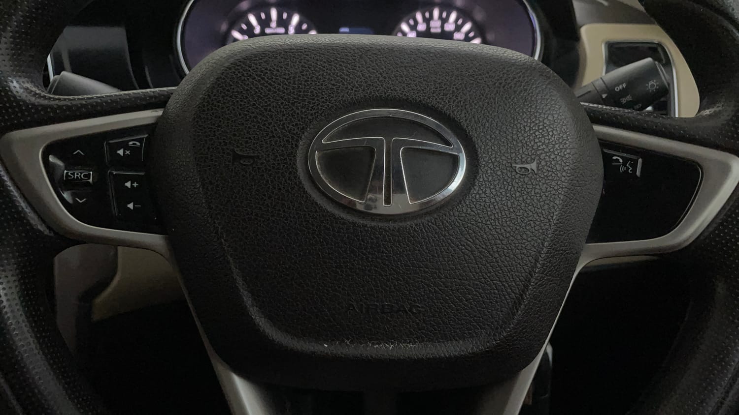 Used 2014 Tata Zest XT Petrol Petrol Manual top_features Steering mounted controls