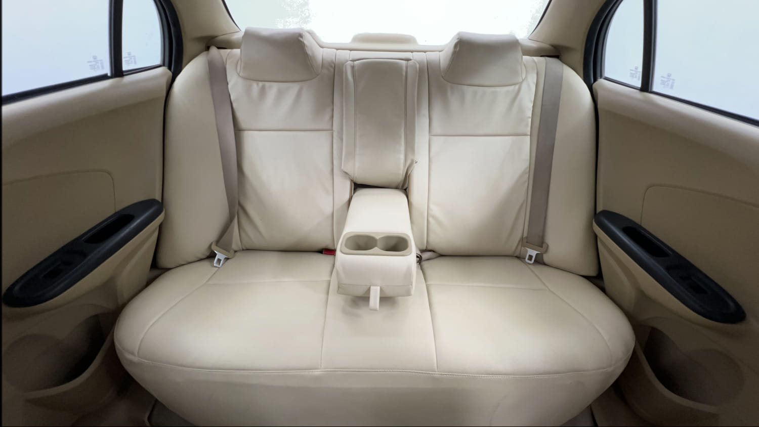 Used 2015 Honda Amaze 1.2 S i-VTEC Petrol Manual interior REAR SEAT CONDITION VIEW