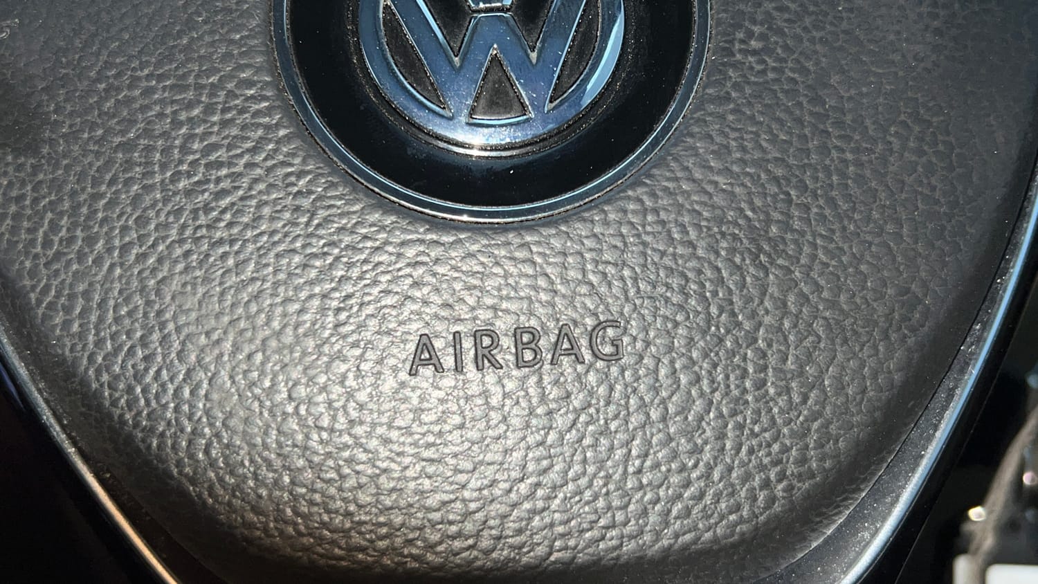 Used 2019 Volkswagen Vento Highline 1.2 (P) AT Petrol Automatic top_features Airbags