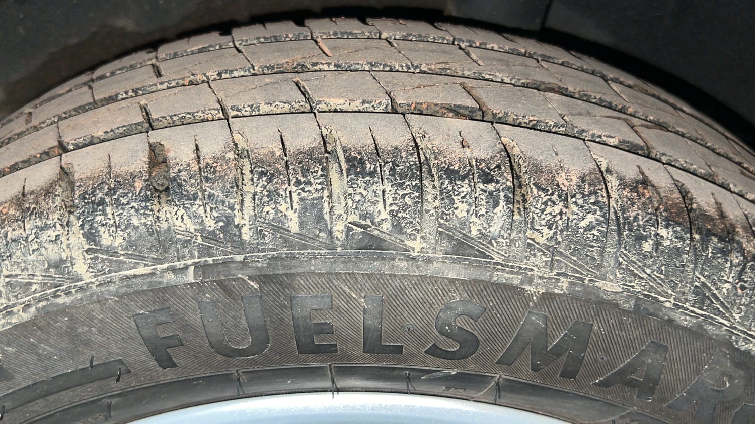 Used 2024 Renault Kwid RXT 1.0L Petrol Manual tyres LEFT REAR TYRE TREAD VIEW