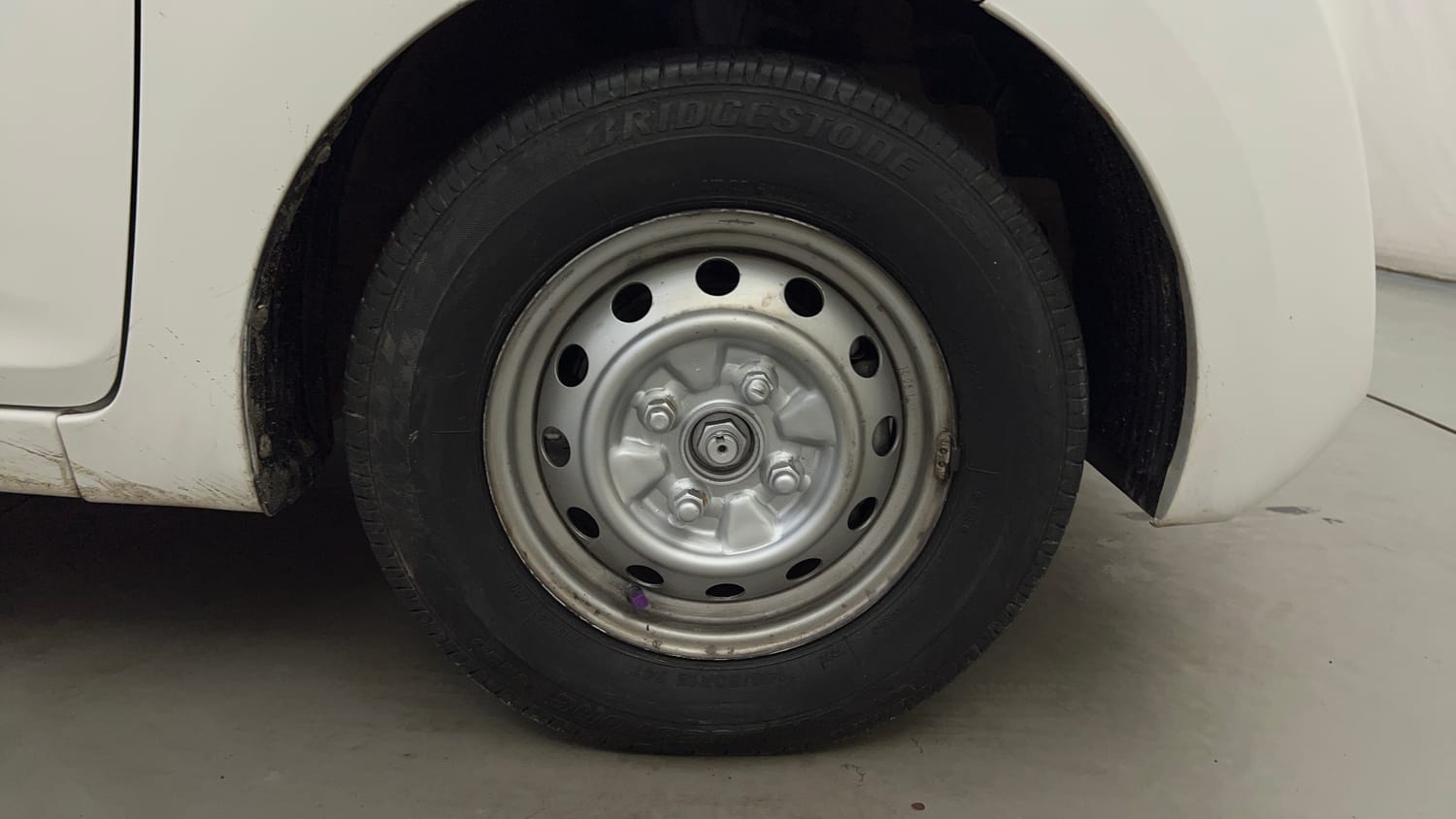 Used 2014 Hyundai Eon Era + Petrol Manual tyres RIGHT FRONT TYRE RIM VIEW