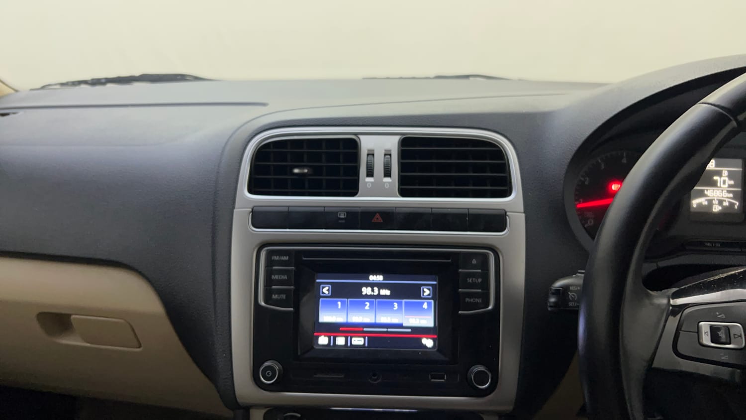 Used 2017 Volkswagen Polo Highline1.2L (P) Petrol Manual top_features Integrated (in-dash) music system