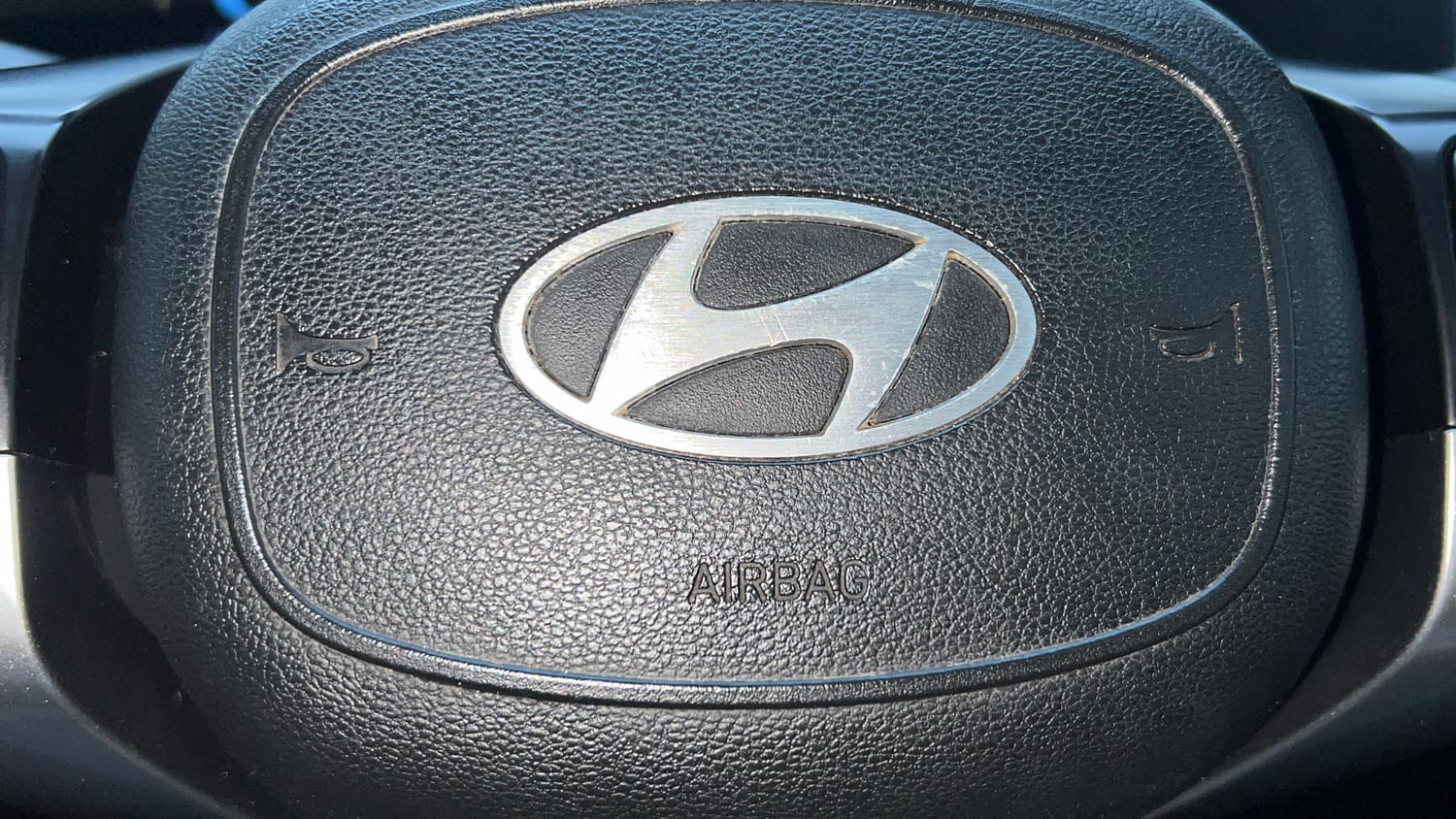 Used 2023 Hyundai Verna SX 1.5 Turbo Petrol MT Petrol Manual top_features Airbags