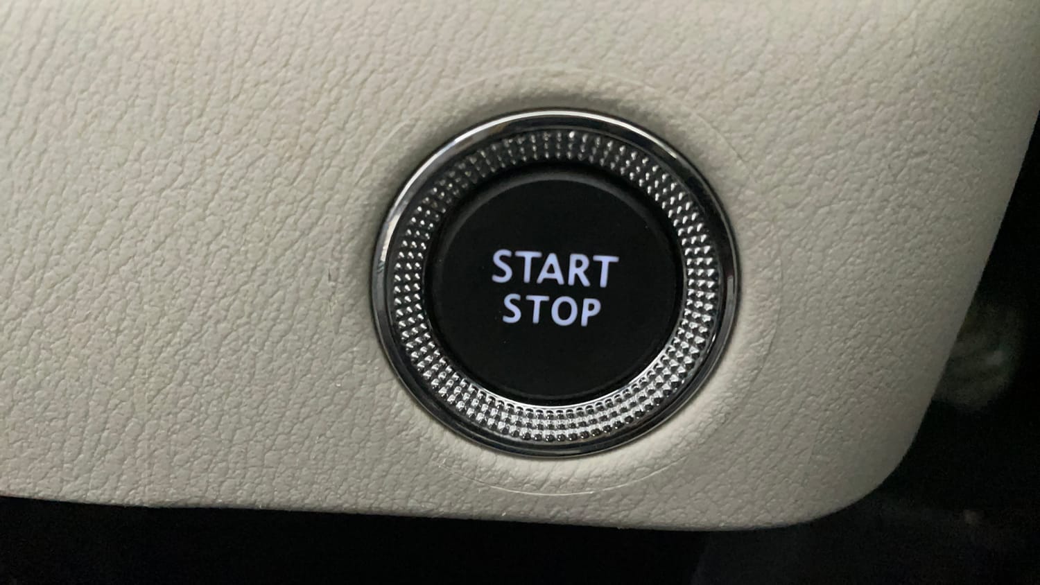 Used 2023 Nissan Magnite XV Petrol Manual top_features Keyless start