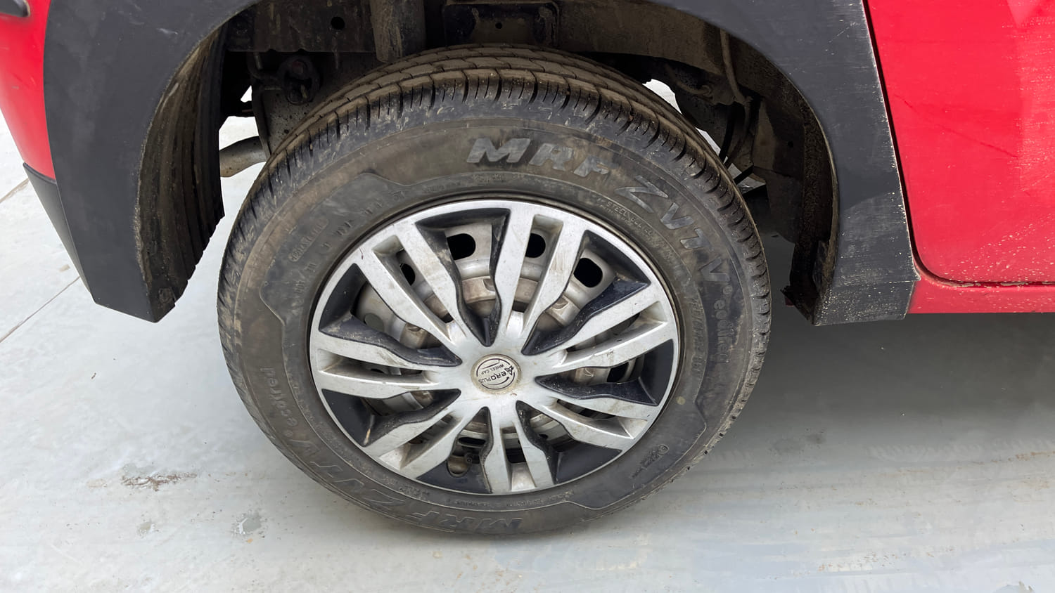 Used 2021 Mahindra KUV100 NXT K2 Plus 6 STR Petrol Manual tyres RIGHT REAR TYRE RIM VIEW