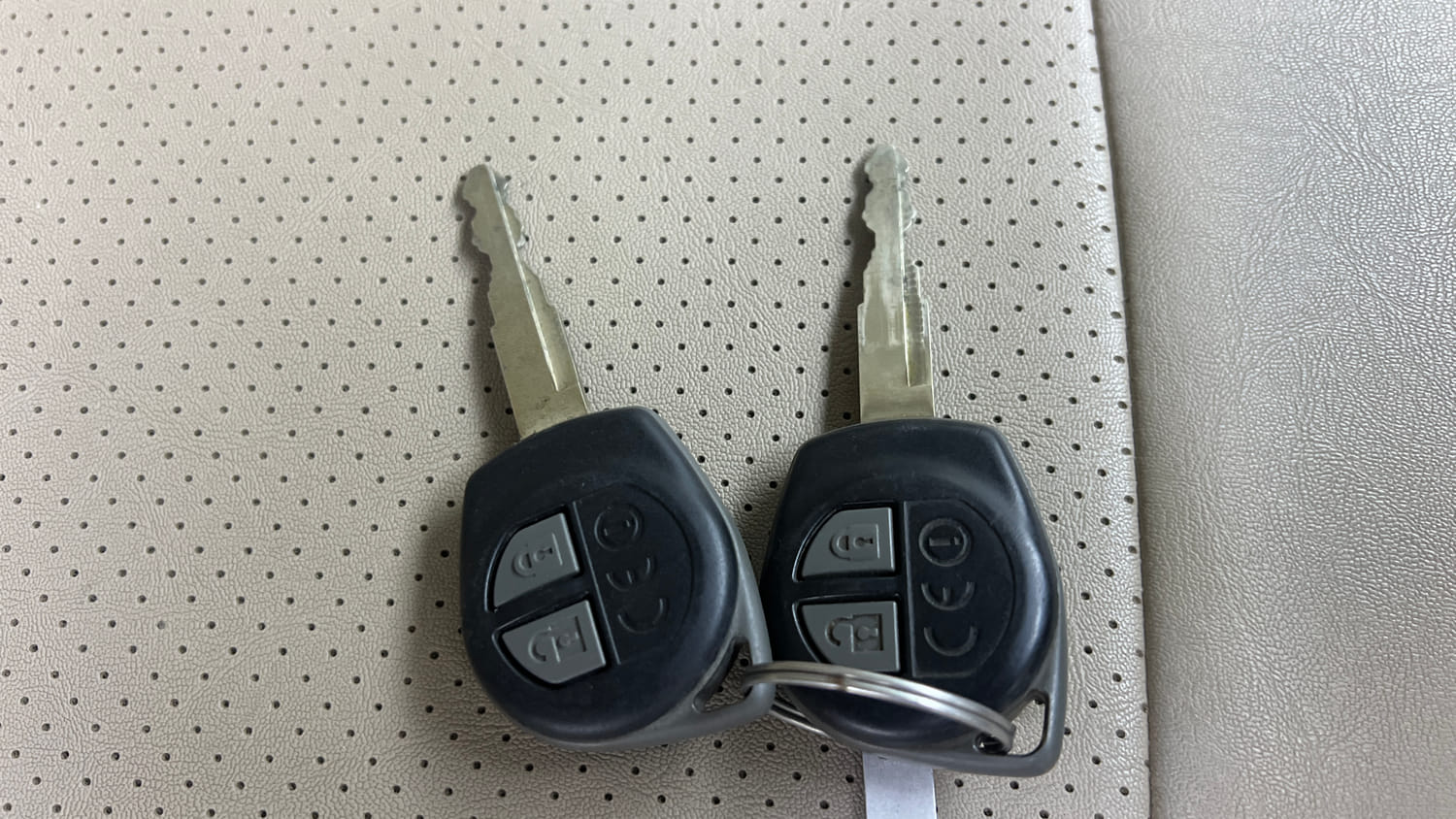 Used 2021 Maruti Suzuki New Ertiga VXi AT Petrol Automatic extra CAR KEY VIEW