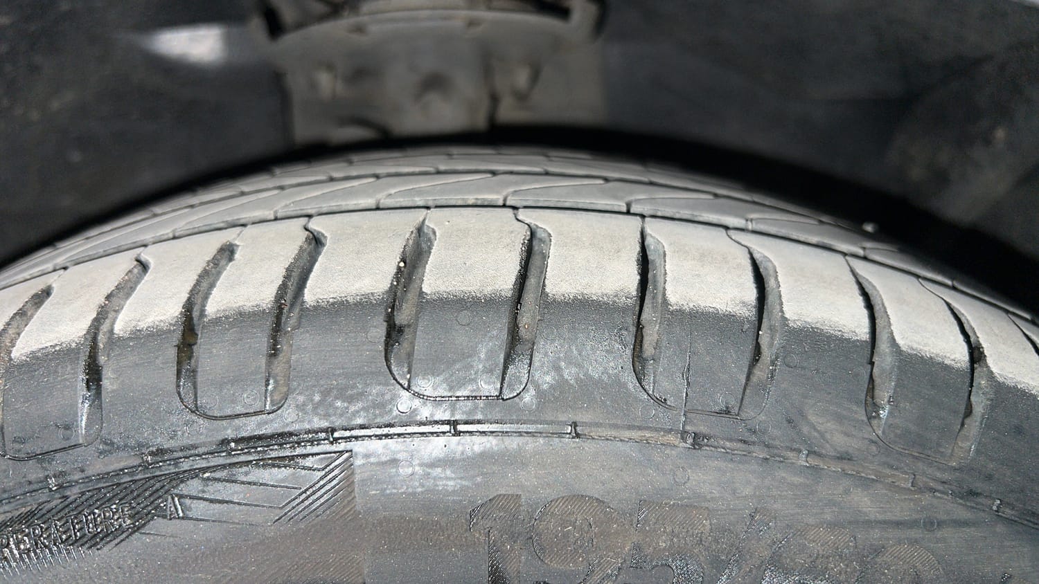Used 2019 Ford Freestyle Titanium 1.5 TDCi Diesel Manual tyres RIGHT FRONT TYRE TREAD VIEW