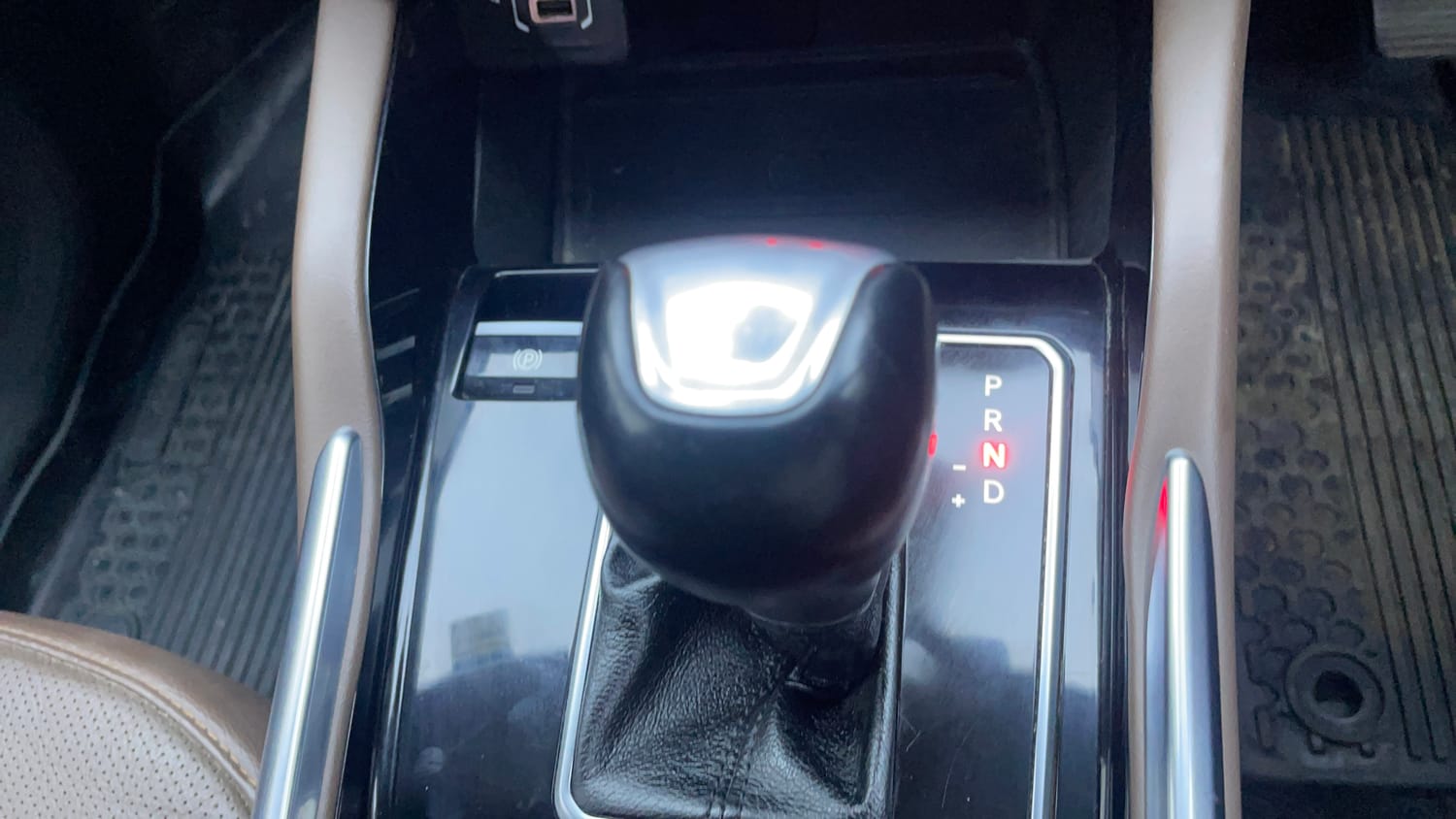 Used 2022 Jeep Meridian Limited (O) 4X2 AT Diesel Automatic interior GEAR  KNOB VIEW