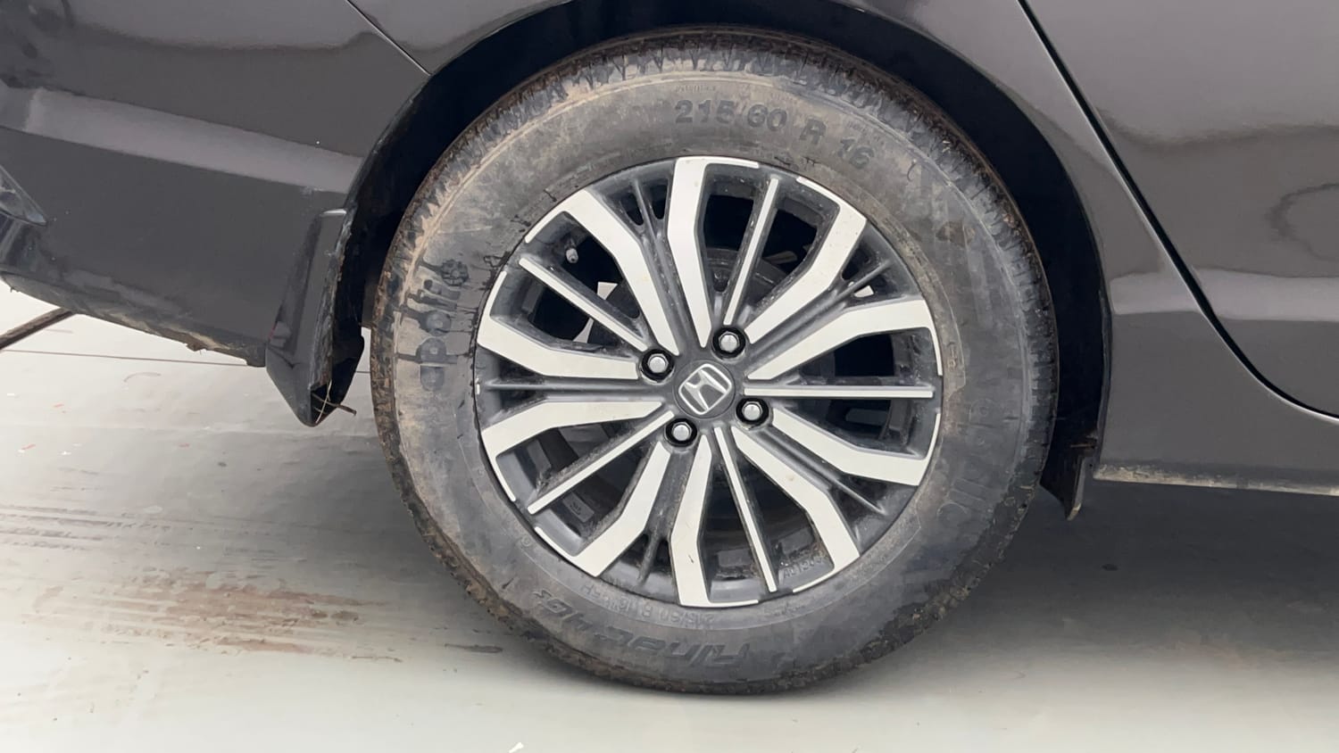 Used 2018 Honda City VX Petrol Petrol Manual tyres RIGHT REAR TYRE RIM VIEW