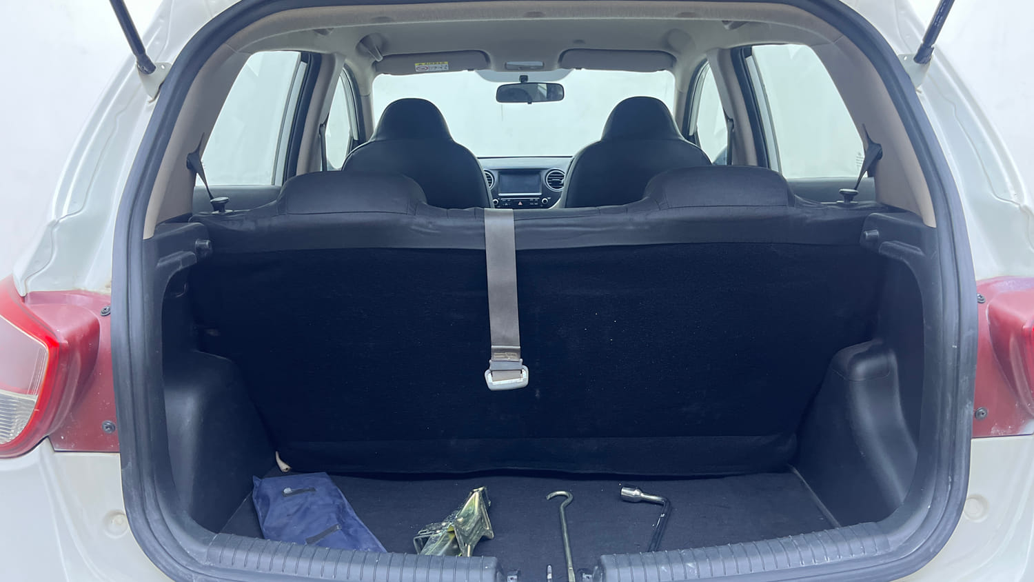 Used 2017 Hyundai Grand i10 Sportz (O) AT 1.2 Kappa VTVT Petrol Automatic interior DICKY INSIDE VIEW
