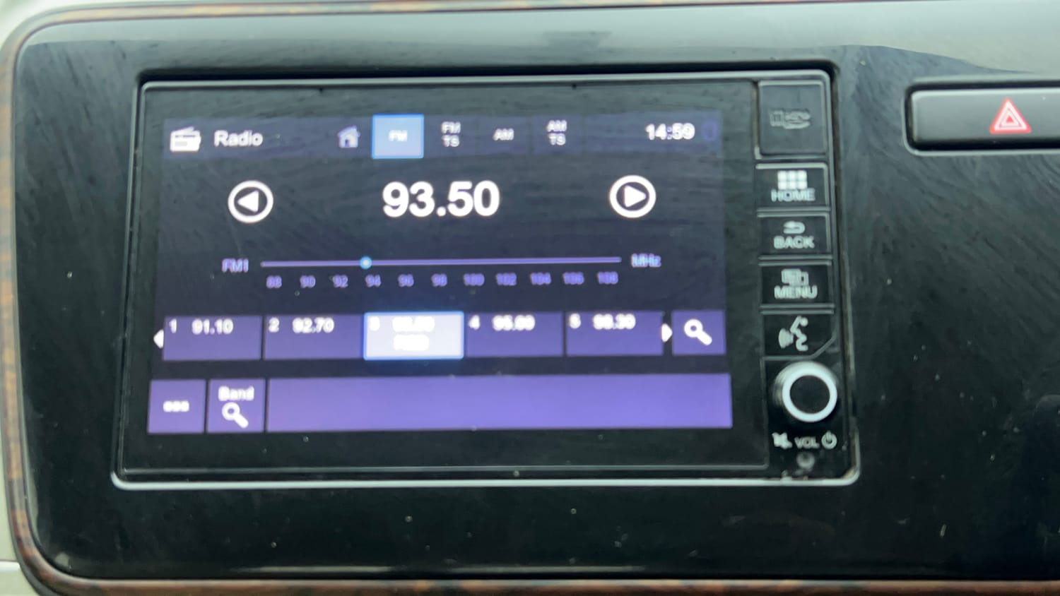 Used 2017 Honda City V CVT Petrol Petrol Automatic top_features Integrated (in-dash) music system