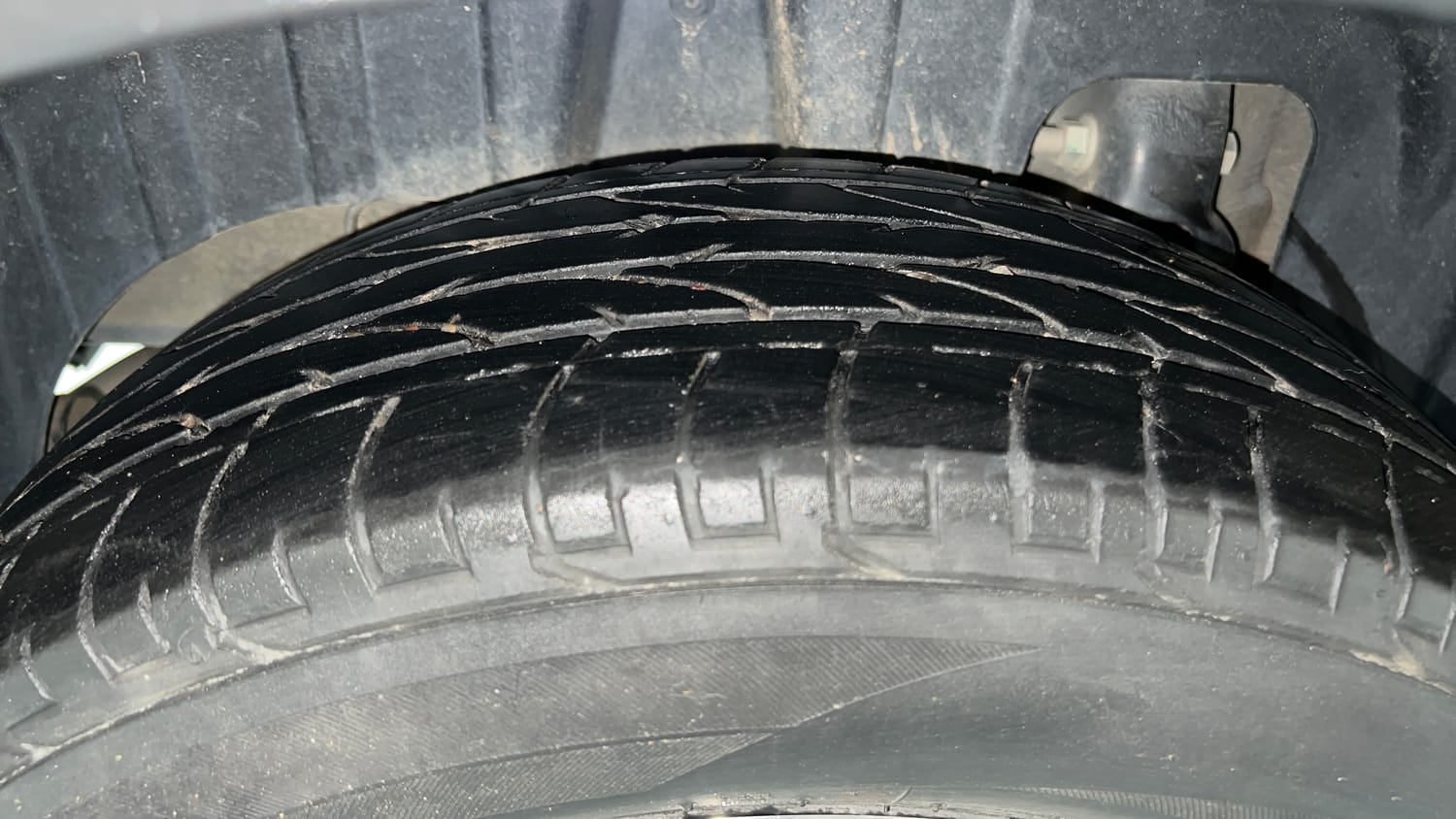 Used 2024 Mahindra XUV 300 W8 (O) 1.5 Diesel Diesel Manual tyres RIGHT REAR TYRE TREAD VIEW