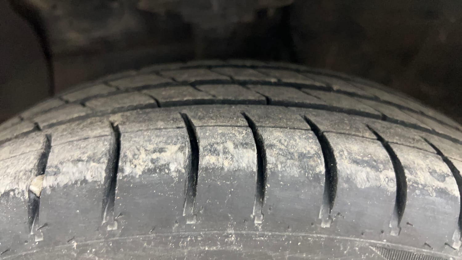 Used 2018 Hyundai Grand i10 Magna 1.2 Kappa VTVT Petrol Manual tyres LEFT FRONT TYRE TREAD VIEW