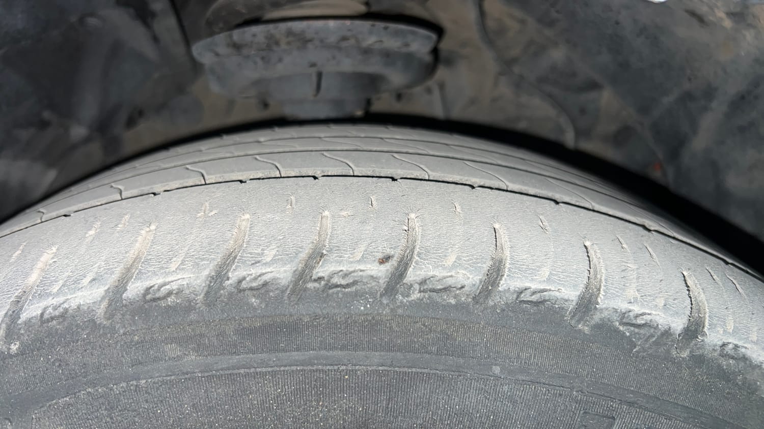 Used 2019 Mahindra XUV 300 1.5 W8 Diesel Manual tyres RIGHT FRONT TYRE TREAD VIEW