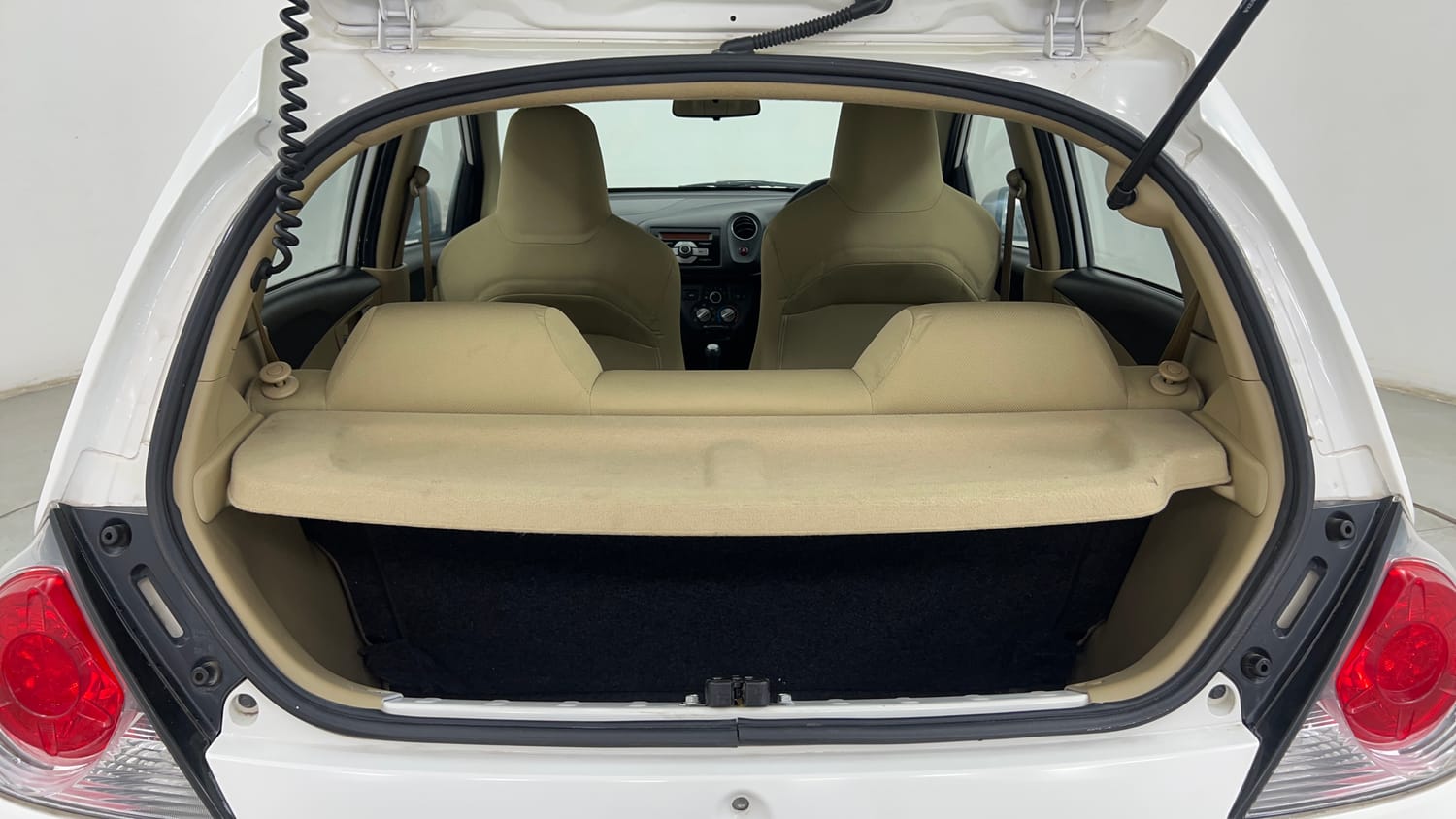 Used 2016 Honda Brio VX MT Petrol Manual interior DICKY INSIDE VIEW