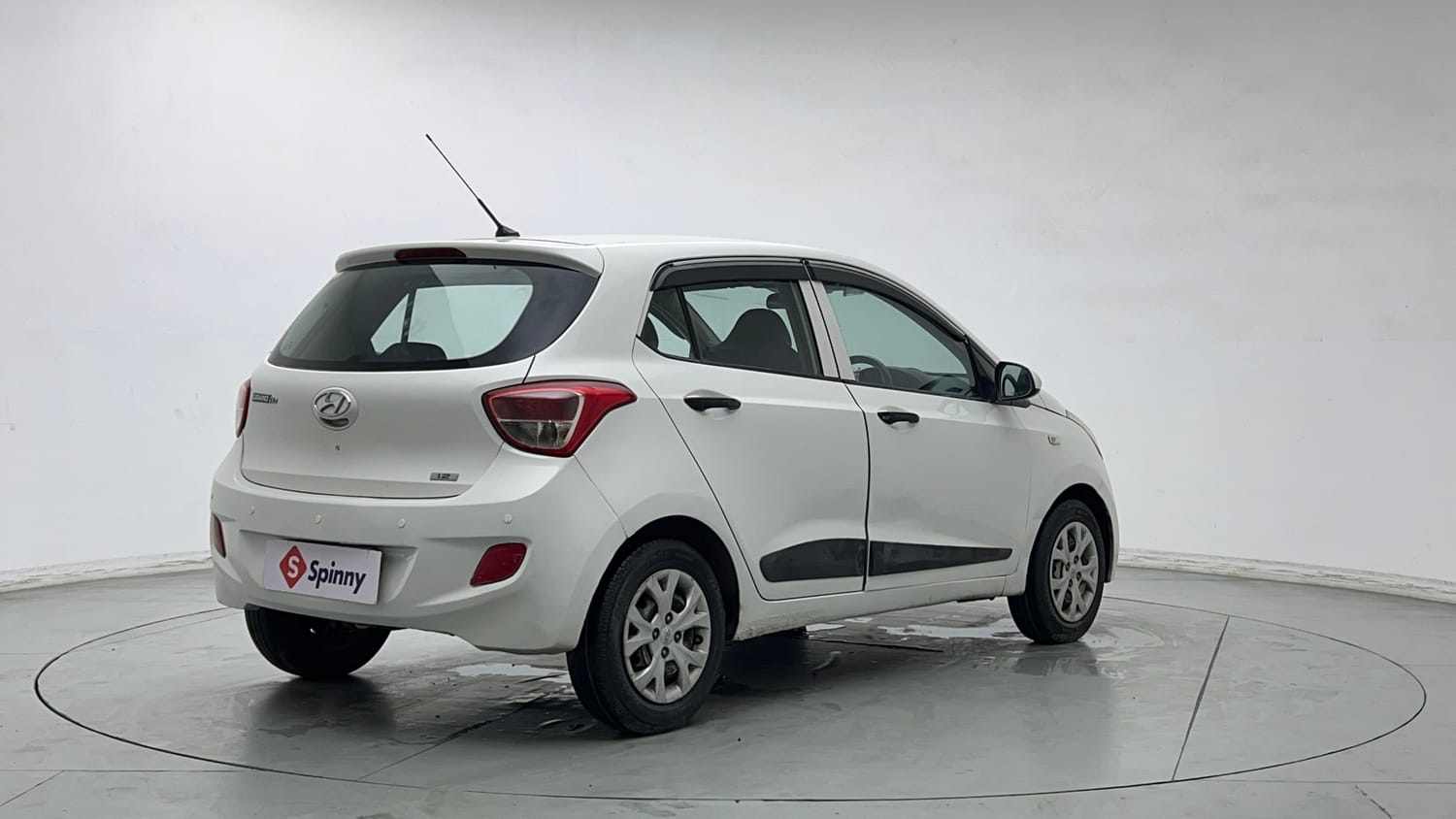 Used 2015 Hyundai Grand i10 Era 1.2 Kappa VTVT Petrol Manual exterior RIGHT REAR CORNER VIEW