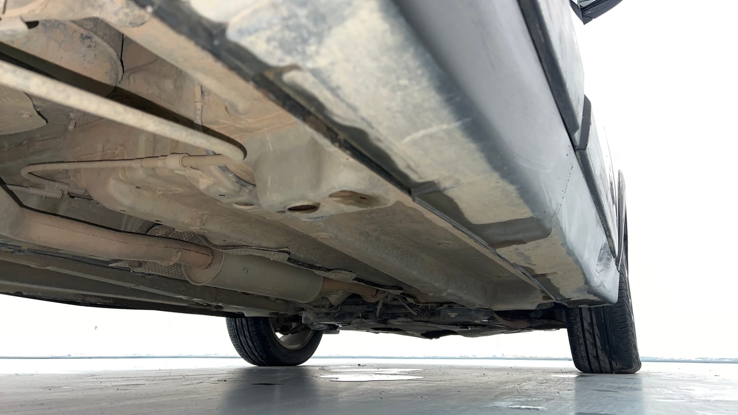 Used 2021 Mahindra XUV 300 W8 (O) 1.5 Diesel Diesel Manual extra REAR RIGHT UNDERBODY VIEW