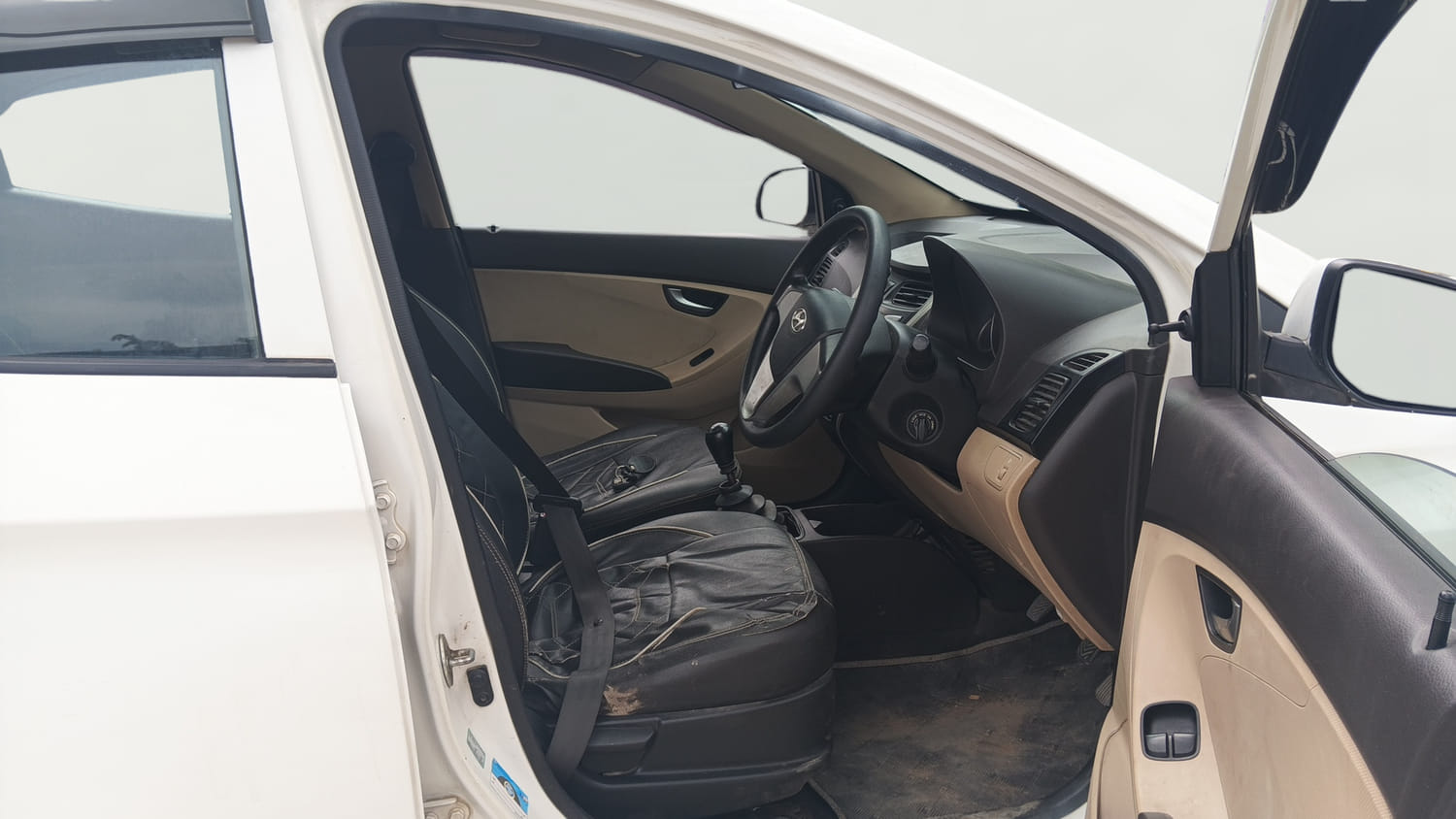 Used 2017 Hyundai Eon Sportz Petrol Manual interior RIGHT SIDE FRONT DOOR CABIN VIEW
