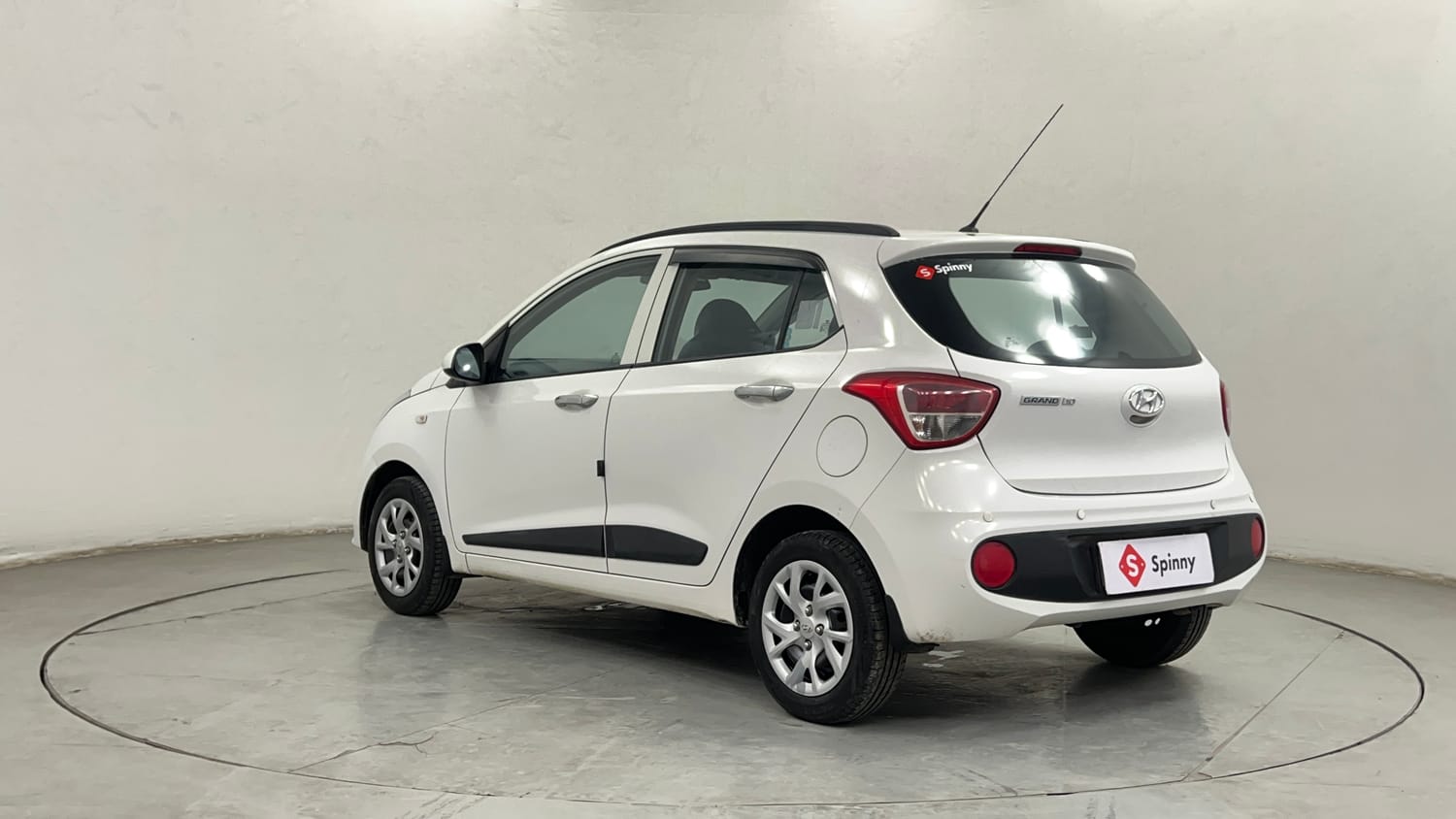 Used 2018 Hyundai Grand i10 Magna 1.2 Kappa VTVT Petrol Manual exterior LEFT REAR CORNER VIEW