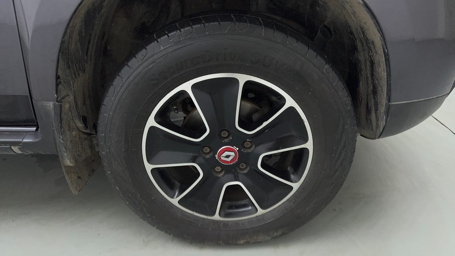 Used 2017 Renault Duster RXS CVT Petrol Automatic tyres RIGHT FRONT TYRE RIM VIEW