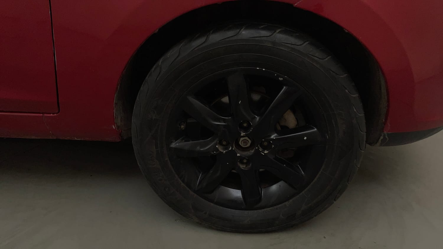 Used 2014 Tata Zest XT Petrol Petrol Manual tyres RIGHT FRONT TYRE RIM VIEW