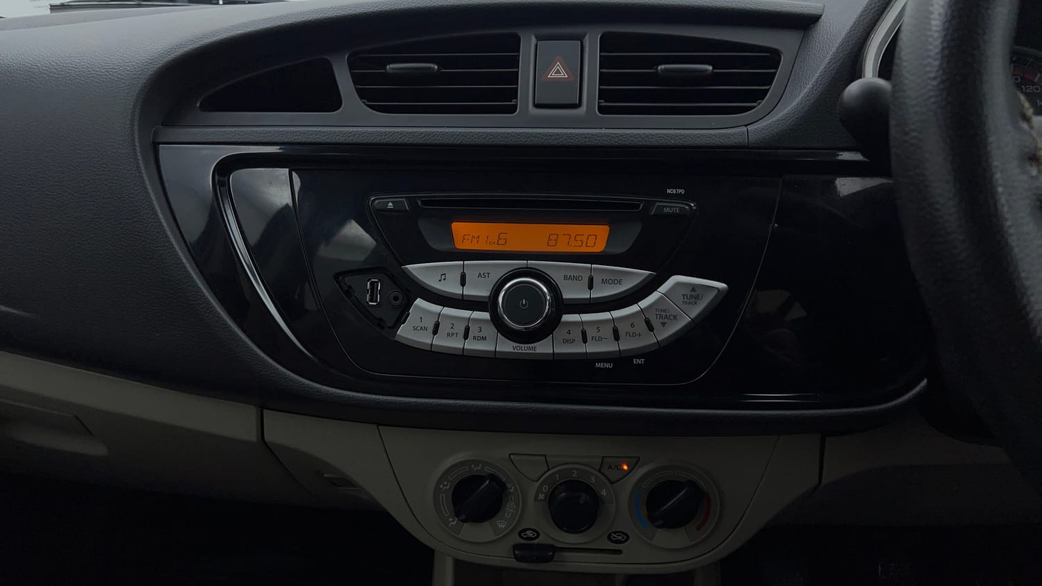 Used 2016 Maruti Suzuki Alto K10 VXi Petrol Manual top_features Integrated (in-dash) music system