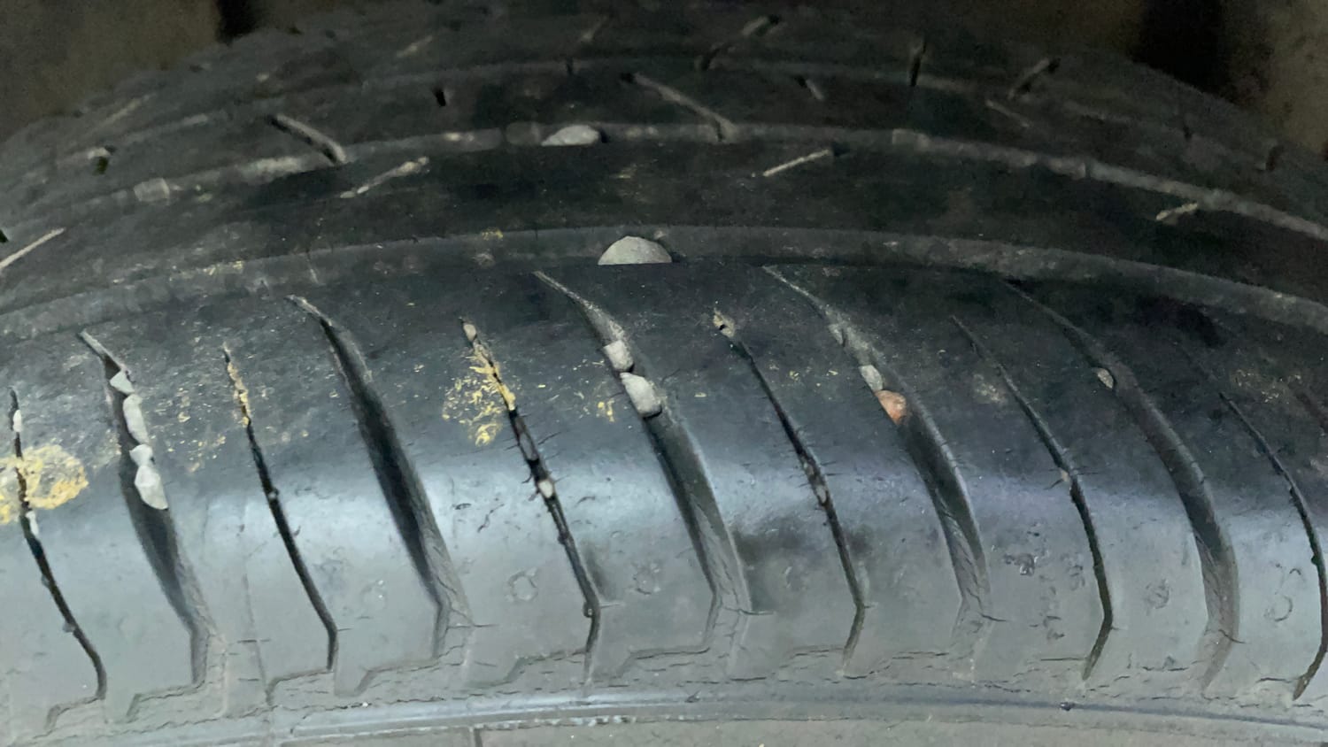 Used 2023 Nissan Magnite XV Petrol Manual tyres RIGHT REAR TYRE TREAD VIEW
