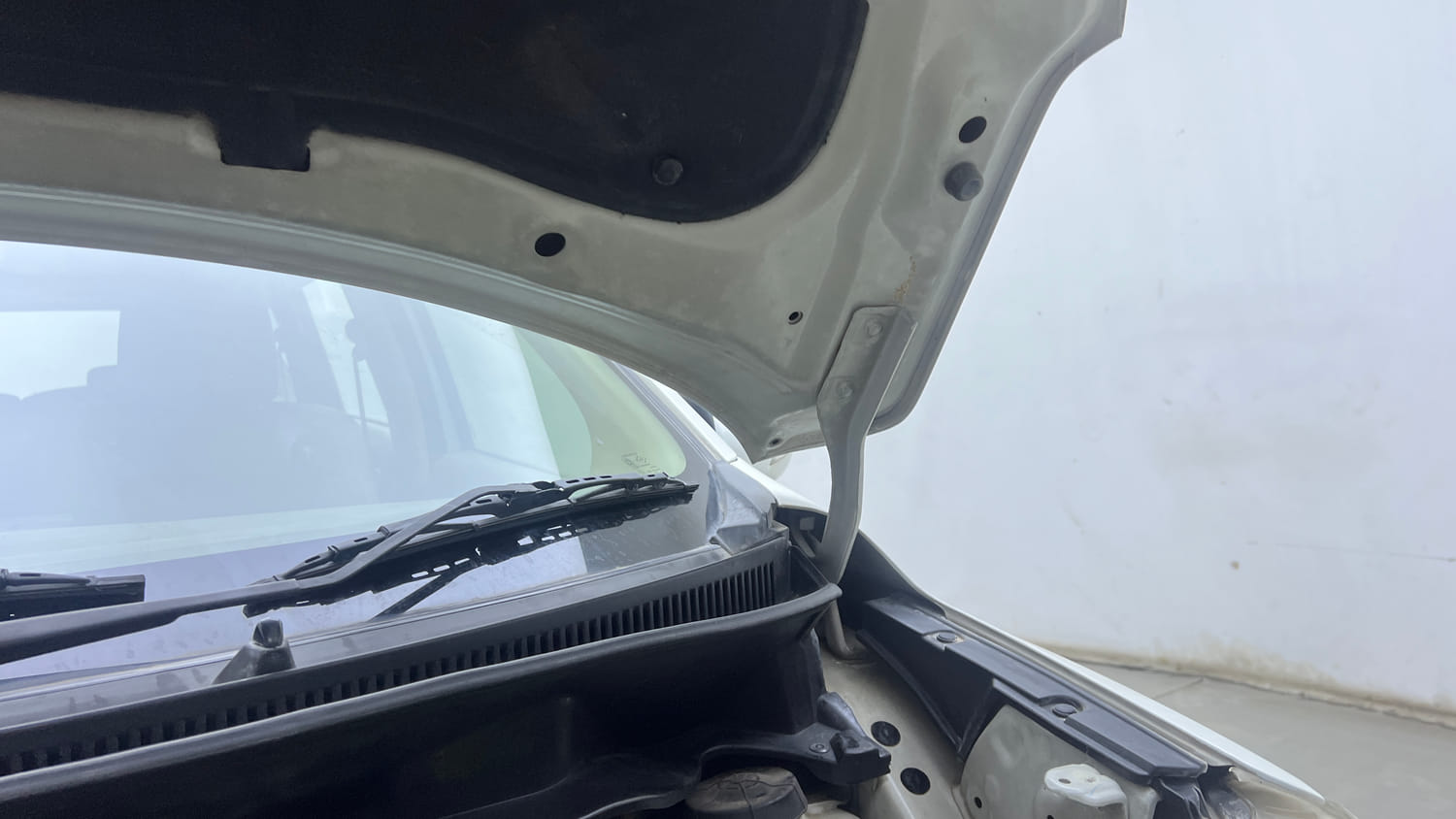 Used 2021 Maruti Suzuki New Ertiga VXi AT Petrol Automatic engine ENGINE LEFT SIDE HINGE & APRON VIEW